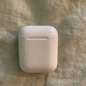 AirPods charging case